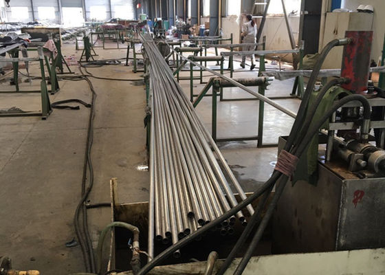 Hình dạng tròn Ống không gỉ liền mạch ASTM A213 TP304 TP304L 6M Min WT 16BWG