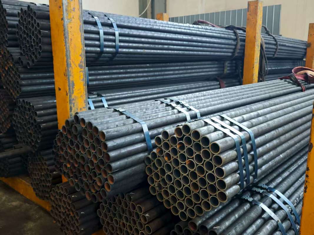 Các ống nồi hơi liền mạch thép cacbon ASTM A106 DIN17175