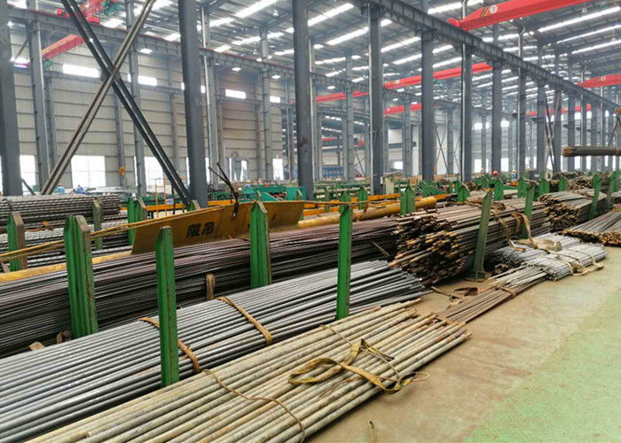 Ống nồi hơi liền mạch DIN17175 ST35.8 38 X 3.2 X 2000MM với bề mặt phủ đen vát